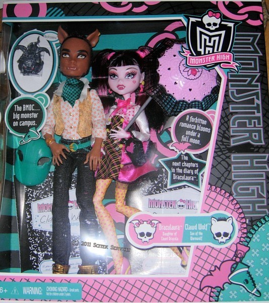 Clawd a Draculaura v Krabici